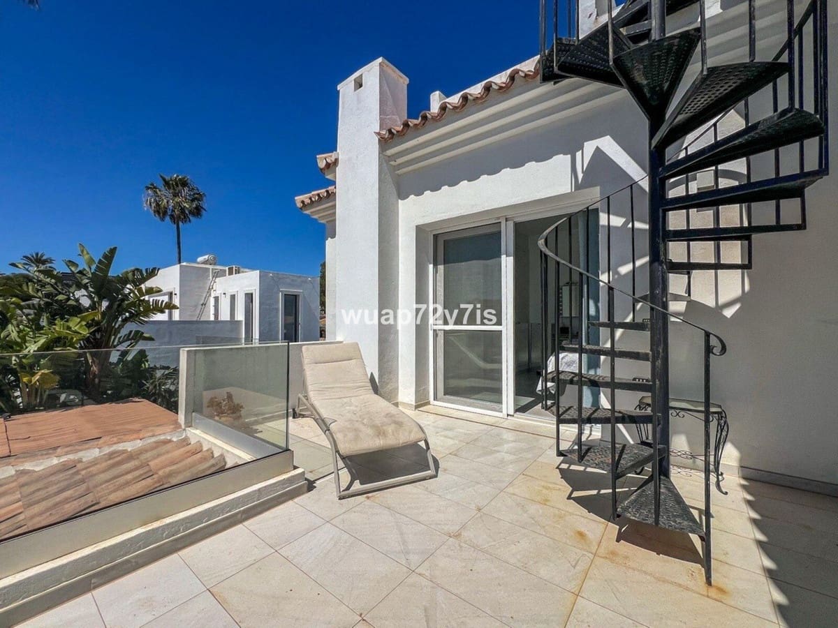 3 makuuhuone Huvila myytävänä paikassa Estepona mukana uima-altaan 
autotalli - 1 575 000 € (Ref: 9759529)