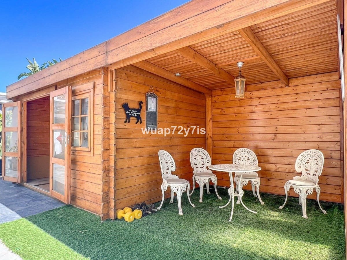 3 makuuhuone Huvila myytävänä paikassa Estepona mukana uima-altaan 
autotalli - 1 575 000 € (Ref: 9759529)