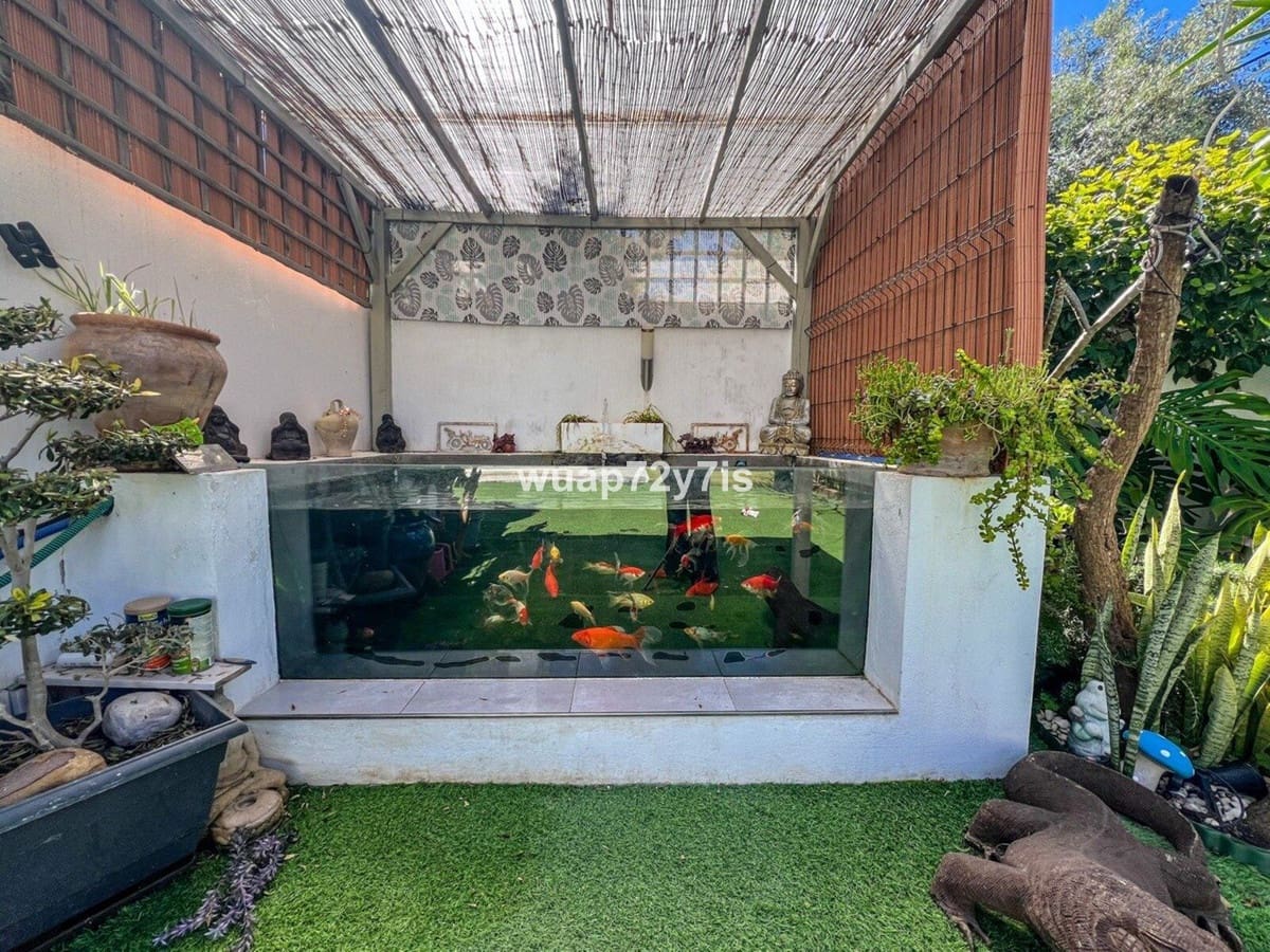 3 makuuhuone Huvila myytävänä paikassa Estepona mukana uima-altaan 
autotalli - 1 575 000 € (Ref: 9759529)