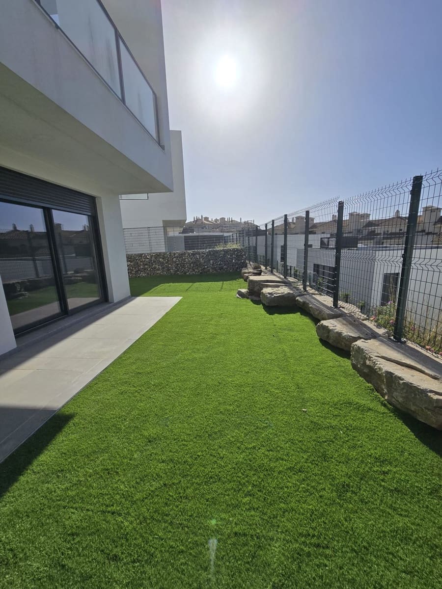 3 quarto Moradia Geminada para venda em Riviera del Sol com piscina garagem - 675 000 € (Ref: 9759534)