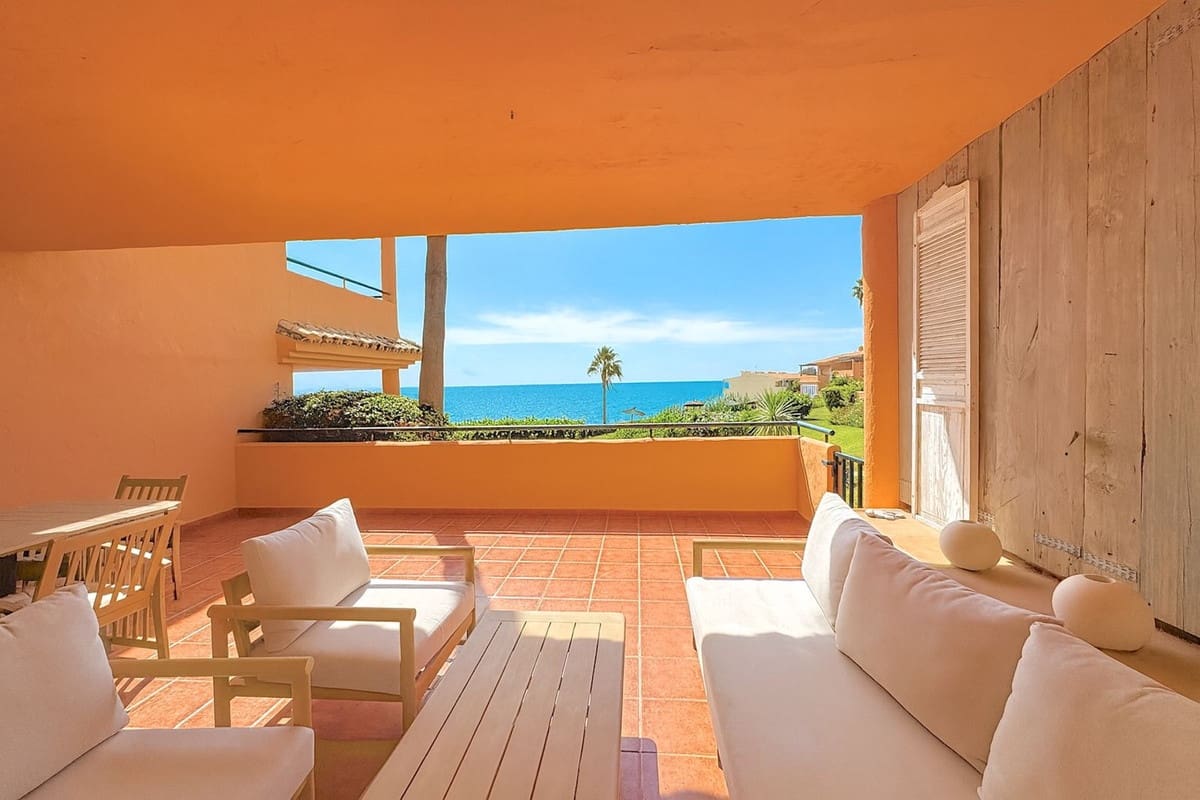 3 soverom Hus til salgs i Estepona med svømmebasseng garasje - € 749 000 (Ref: 9759555)