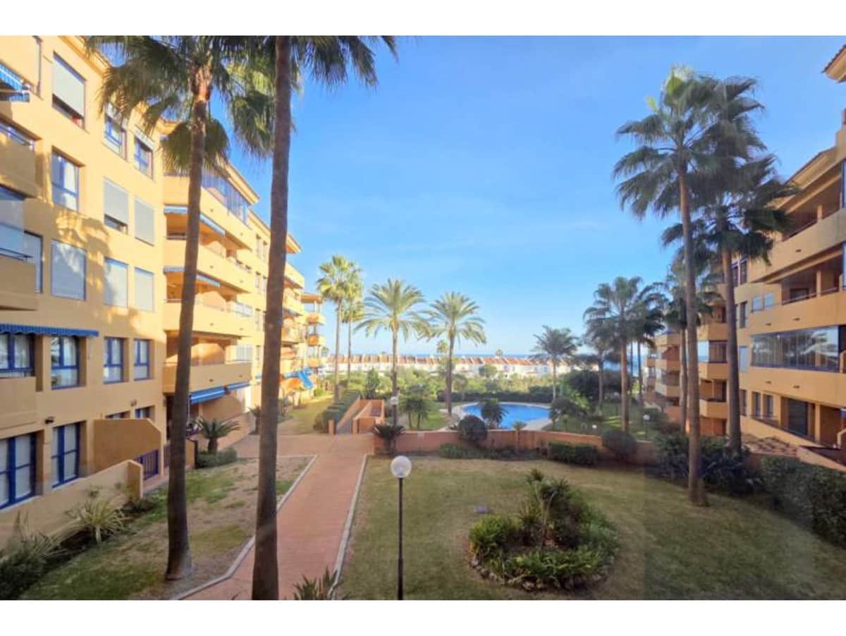 2 slaapkamer Appartement te koop in La Duquesa / Puerto de la Duquesa met zwembad garage - € 269.000 (Ref: 9761335)