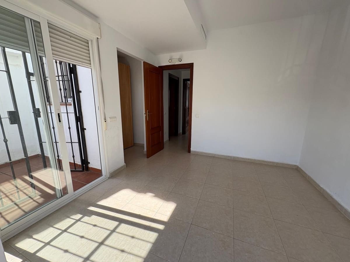 4 soveværelse Byhus til salg i Estepona med garage - € 470.000 (Ref: 9769103)