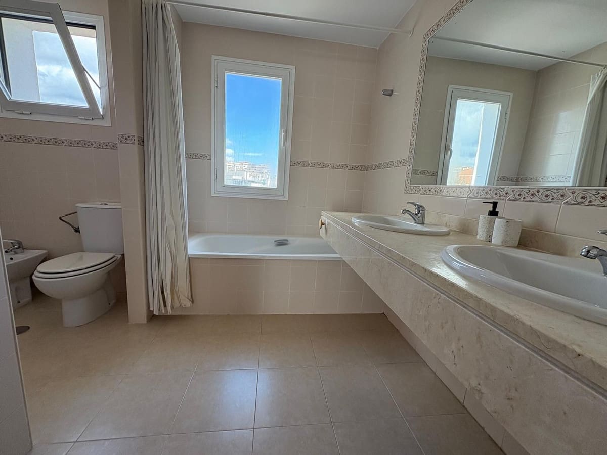 4 soveværelse Byhus til salg i Estepona med garage - € 470.000 (Ref: 9769103)