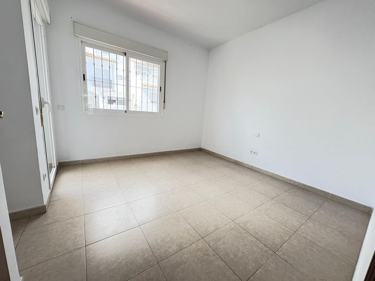 4 soveværelse Byhus til salg i Estepona med garage - € 470.000 (Ref: 9769103)