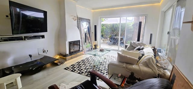 3 slaapkamer Villa te koop in Las Chapas, Marbella met zwembad garage - € 580.000 (Ref: 9769117)