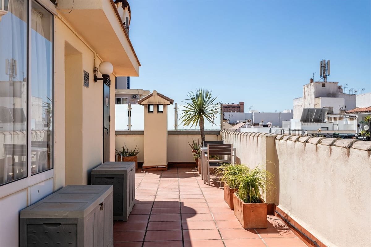 3 makuuhuone Kattohuoneisto myytävänä paikassa Fuengirola - 595 000 € (Ref: 9769122)