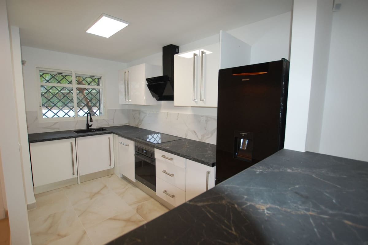 2 chambre Appartement à vendre à Aloha Golf avec piscine garage - 465 000 € (Ref: 9769123)