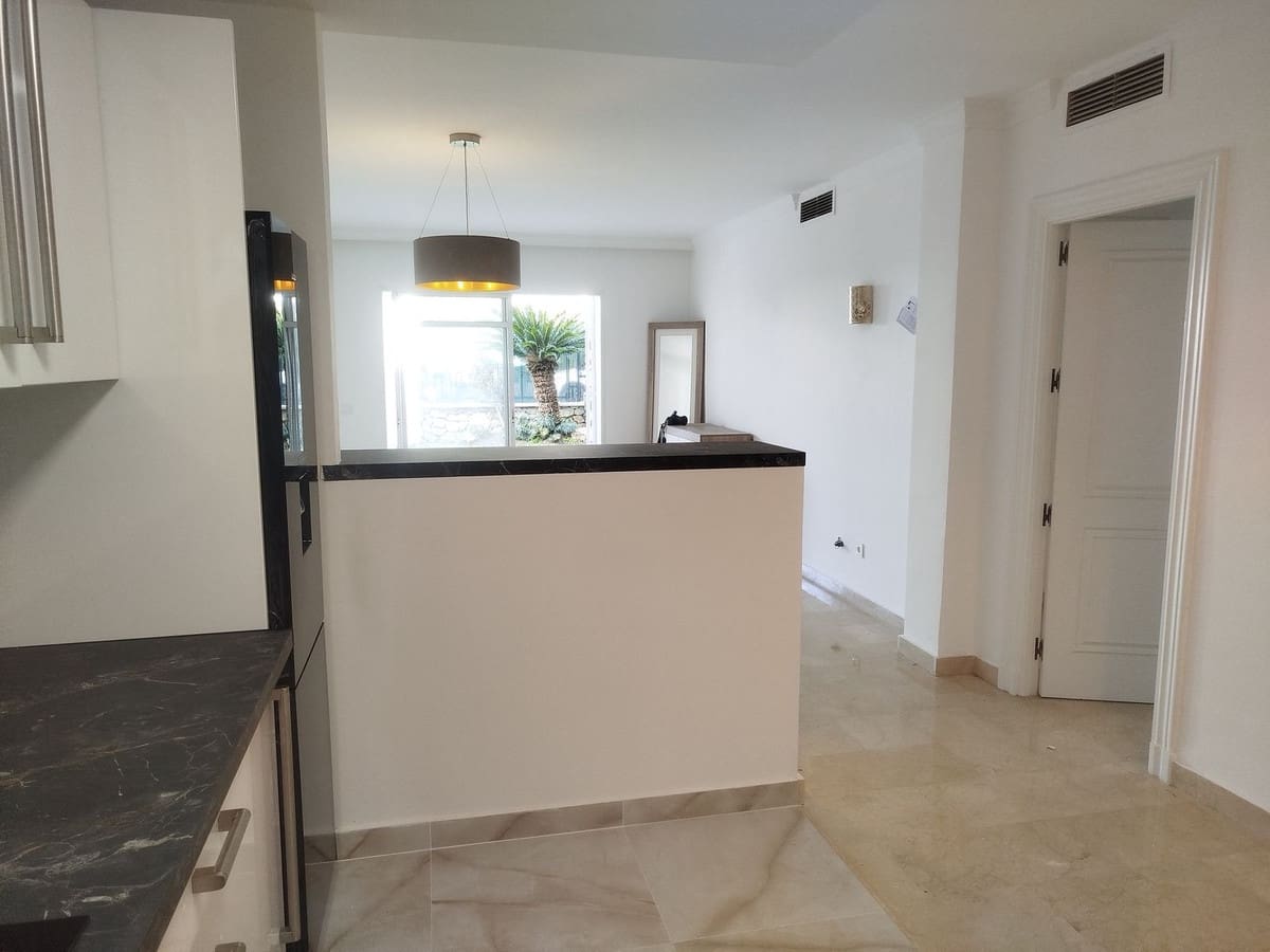 2 chambre Appartement à vendre à Aloha Golf avec piscine garage - 465 000 € (Ref: 9769123)