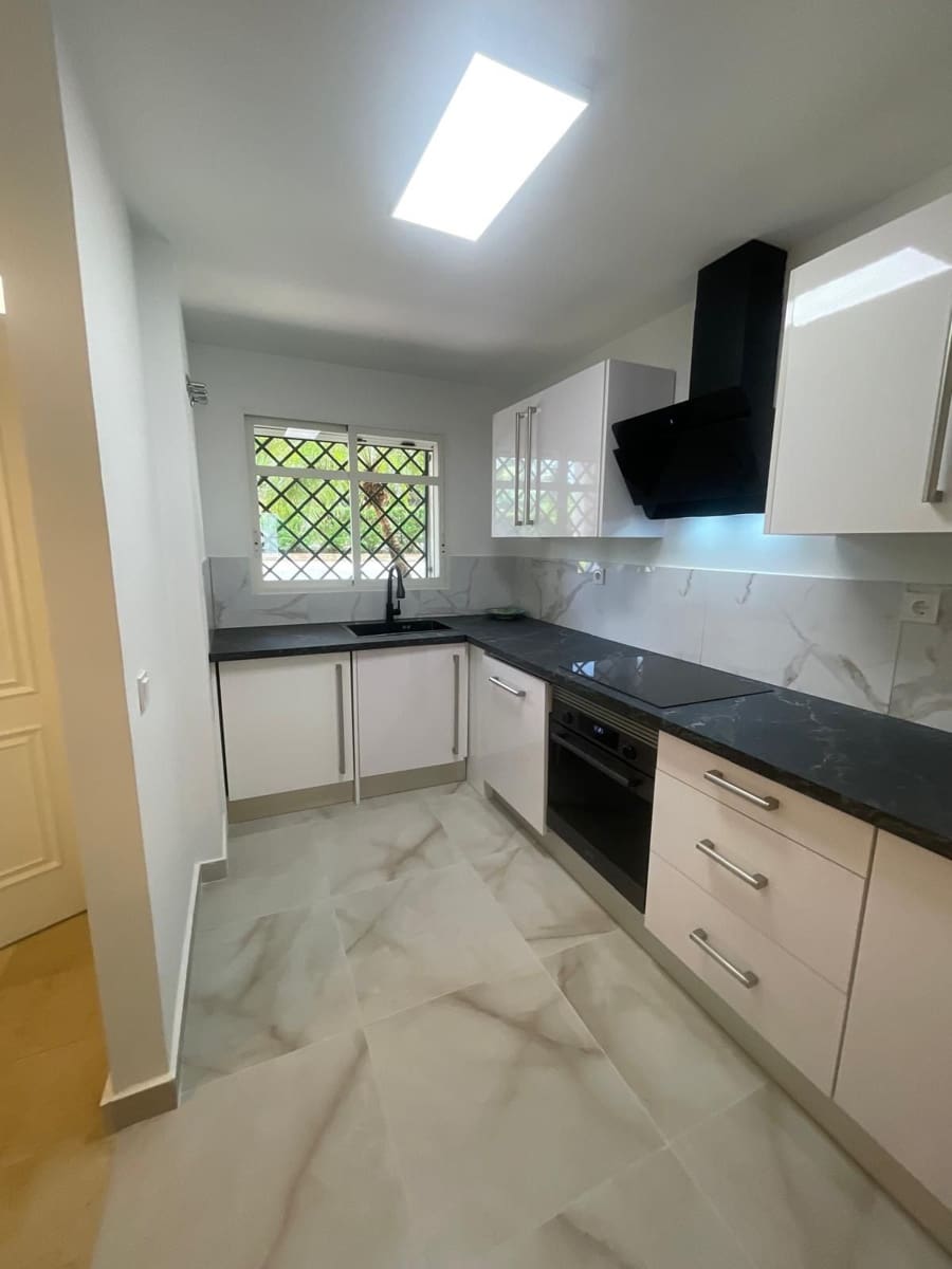 2 chambre Appartement à vendre à Aloha Golf avec piscine garage - 465 000 € (Ref: 9769123)