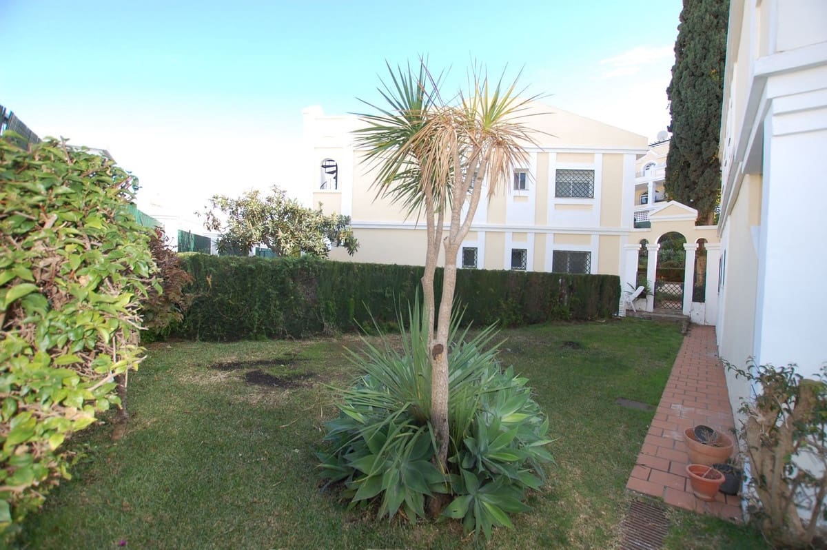 2 chambre Appartement à vendre à Aloha Golf avec piscine garage - 465 000 € (Ref: 9769123)