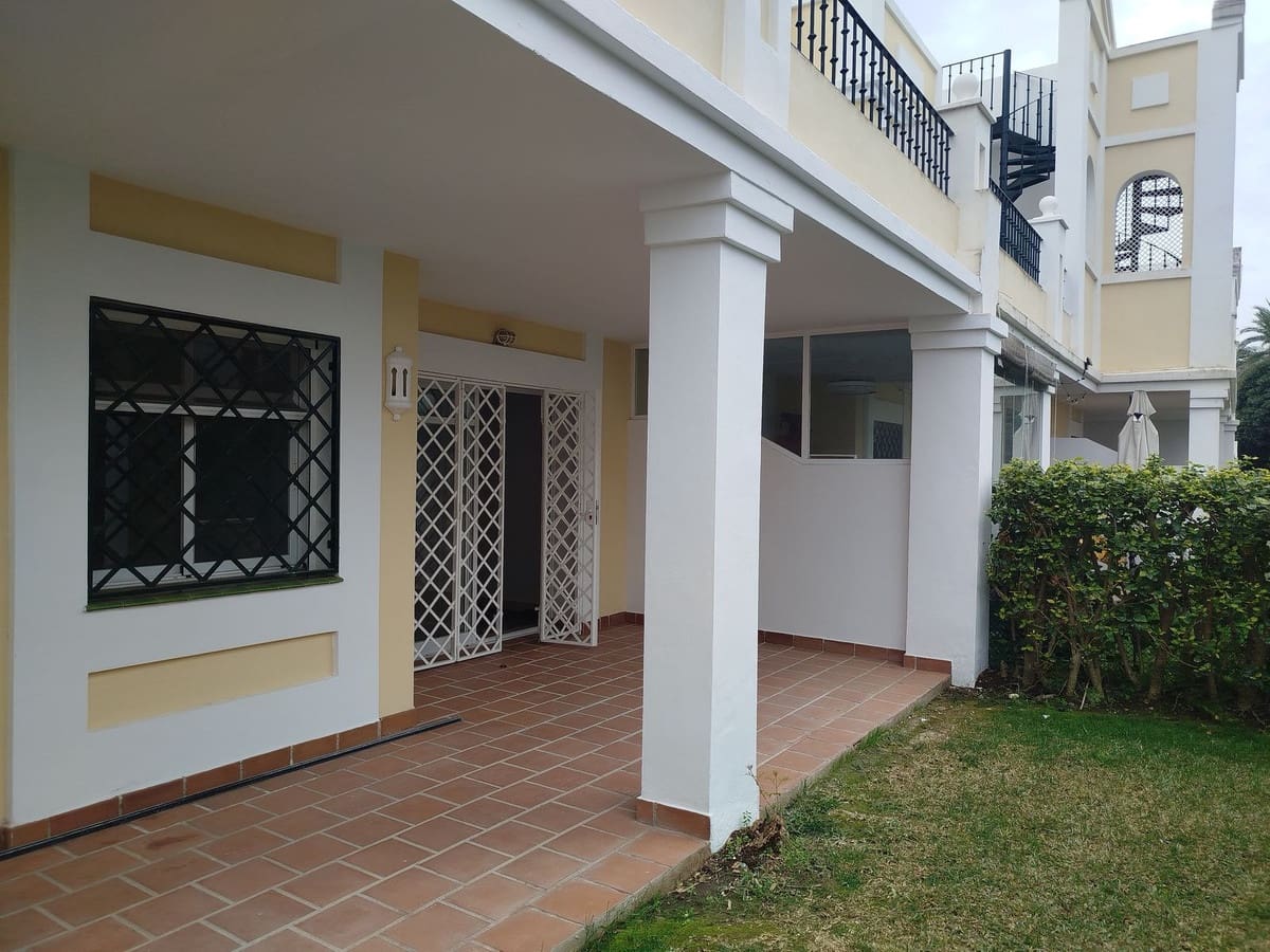 2 chambre Appartement à vendre à Aloha Golf avec piscine garage - 465 000 € (Ref: 9769123)