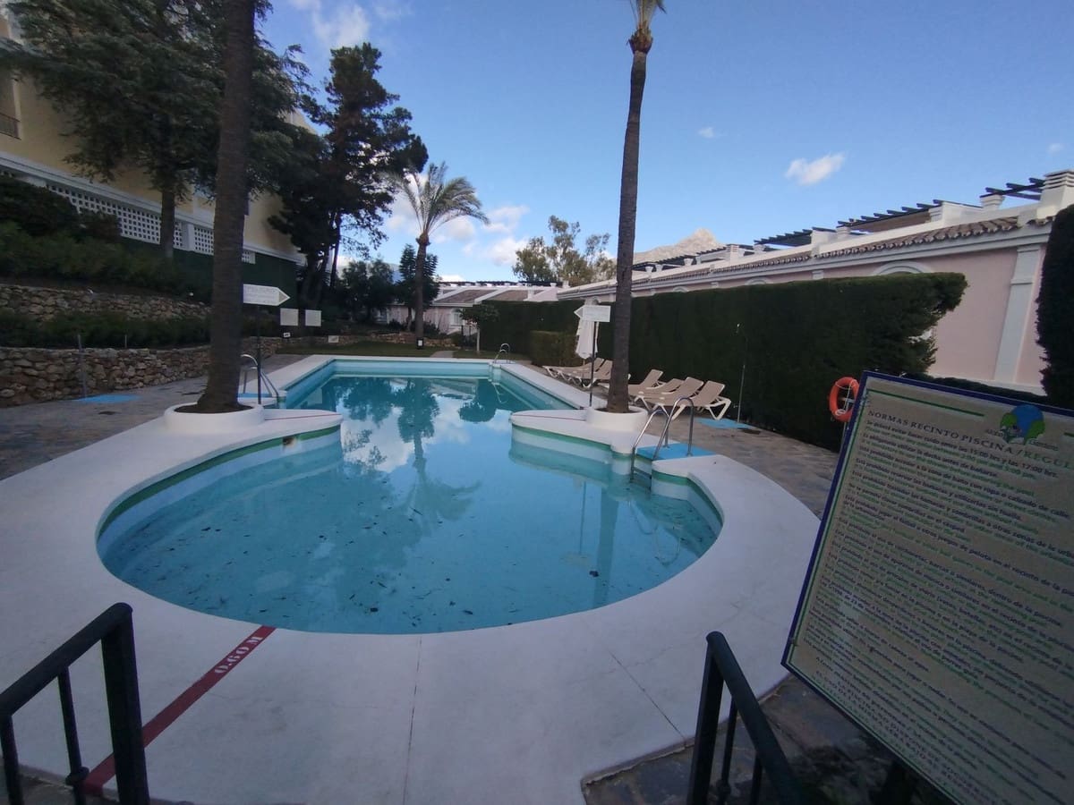 2 chambre Appartement à vendre à Aloha Golf avec piscine garage - 465 000 € (Ref: 9769123)