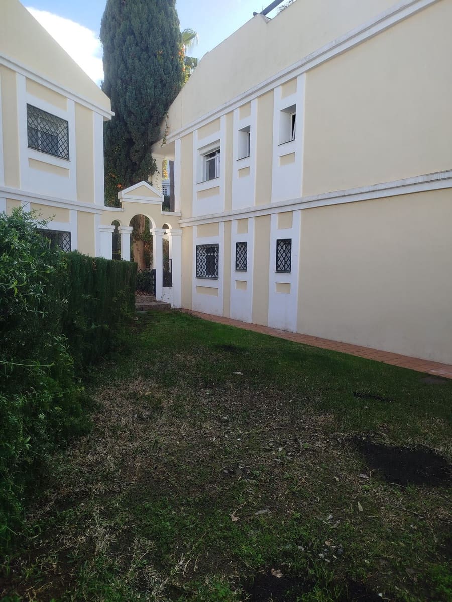 2 chambre Appartement à vendre à Aloha Golf avec piscine garage - 465 000 € (Ref: 9769123)