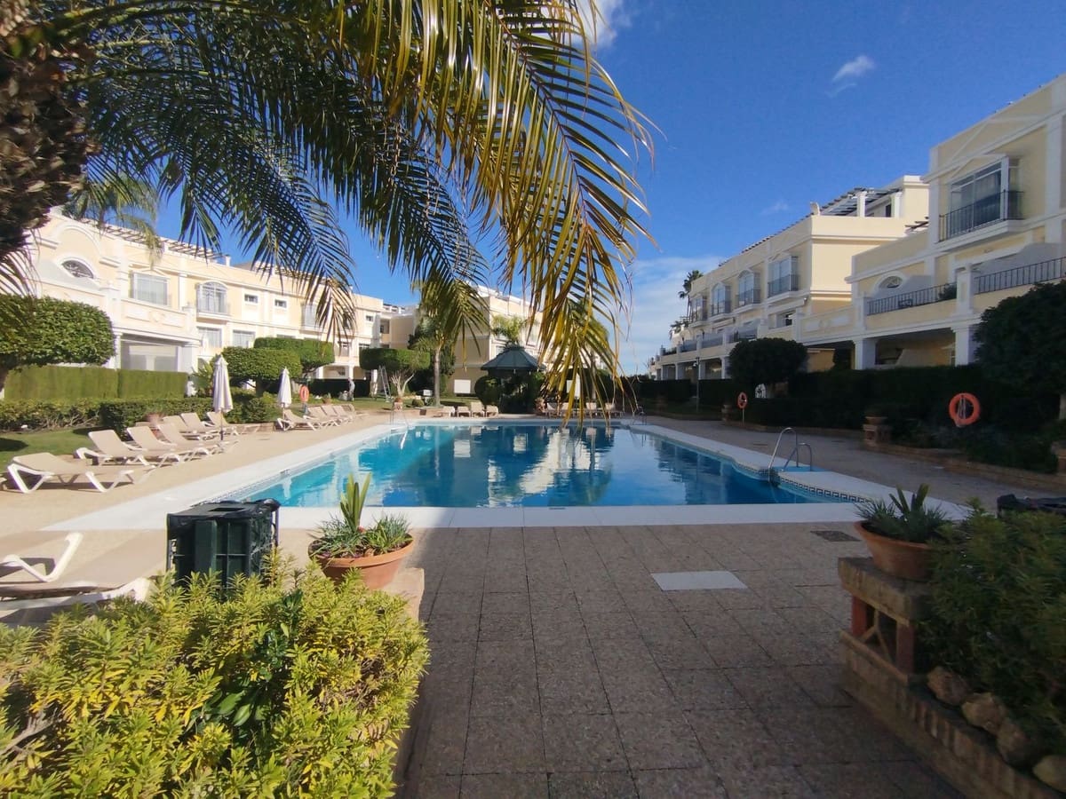 2 chambre Appartement à vendre à Aloha Golf avec piscine garage - 465 000 € (Ref: 9769123)