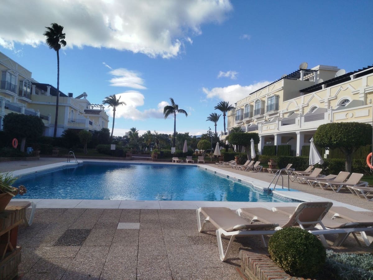 2 chambre Appartement à vendre à Aloha Golf avec piscine garage - 465 000 € (Ref: 9769123)