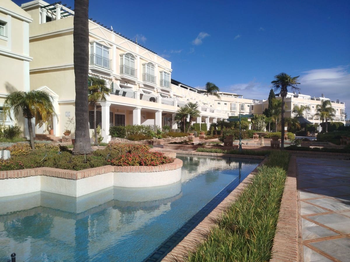 2 chambre Appartement à vendre à Aloha Golf avec piscine garage - 465 000 € (Ref: 9769123)