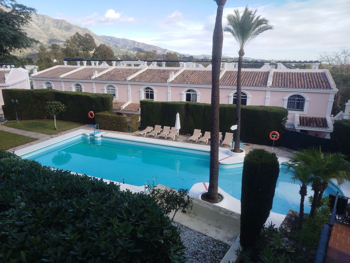 2 chambre Appartement à vendre à Aloha Golf avec piscine garage - 465 000 € (Ref: 9769123)