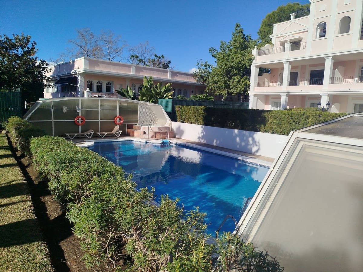 2 chambre Appartement à vendre à Aloha Golf avec piscine garage - 465 000 € (Ref: 9769123)