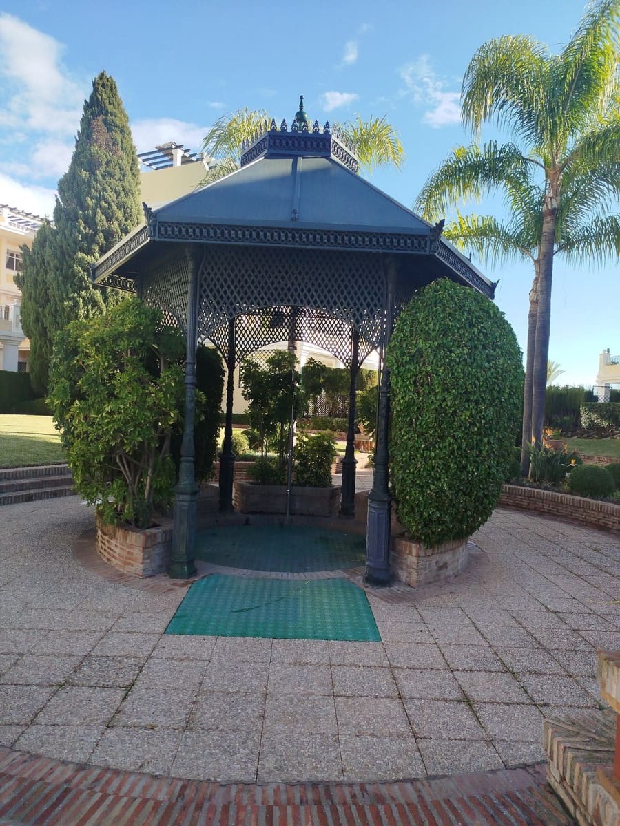 2 chambre Appartement à vendre à Aloha Golf avec piscine garage - 465 000 € (Ref: 9769123)