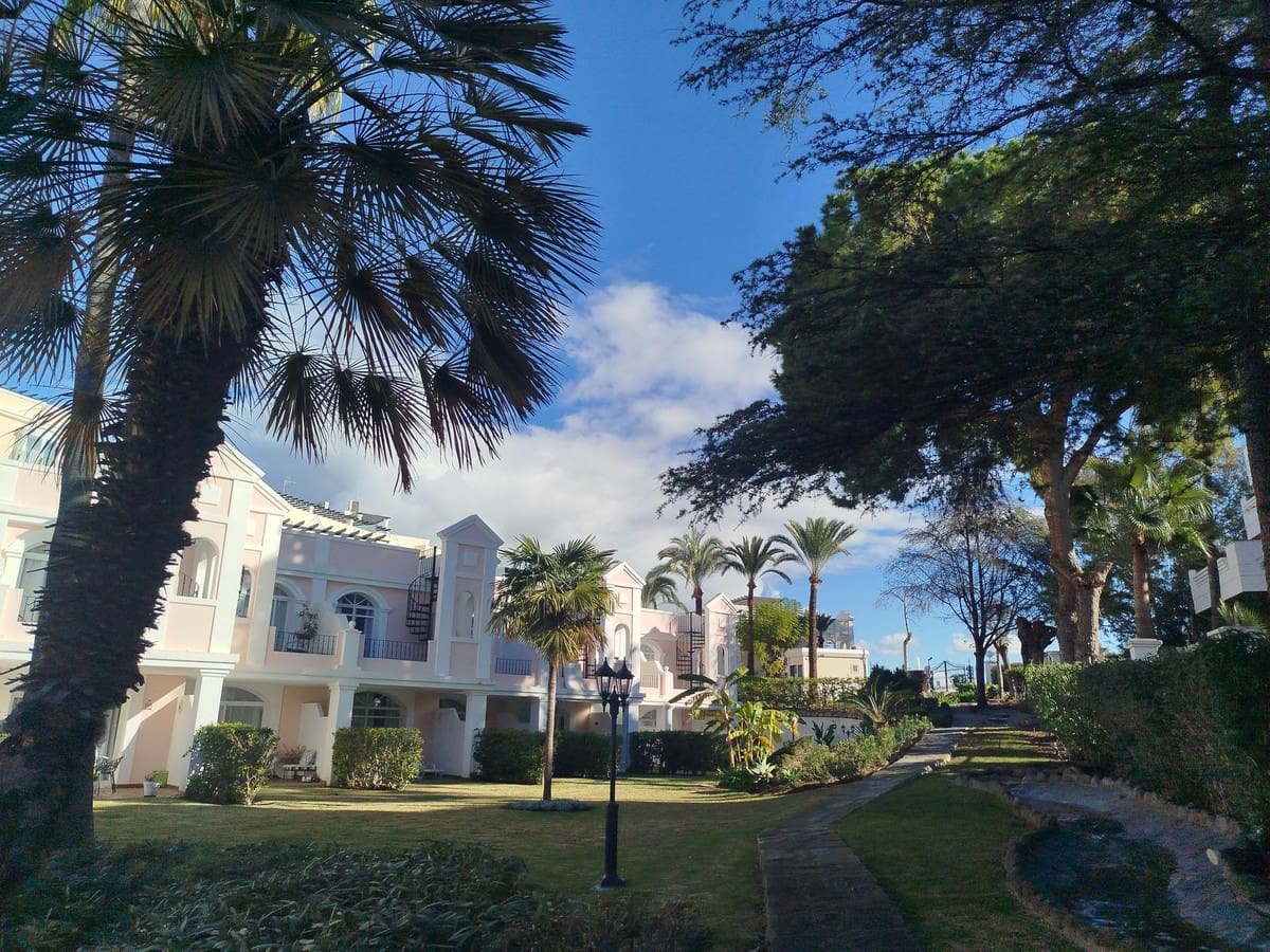 2 chambre Appartement à vendre à Aloha Golf avec piscine garage - 465 000 € (Ref: 9769123)