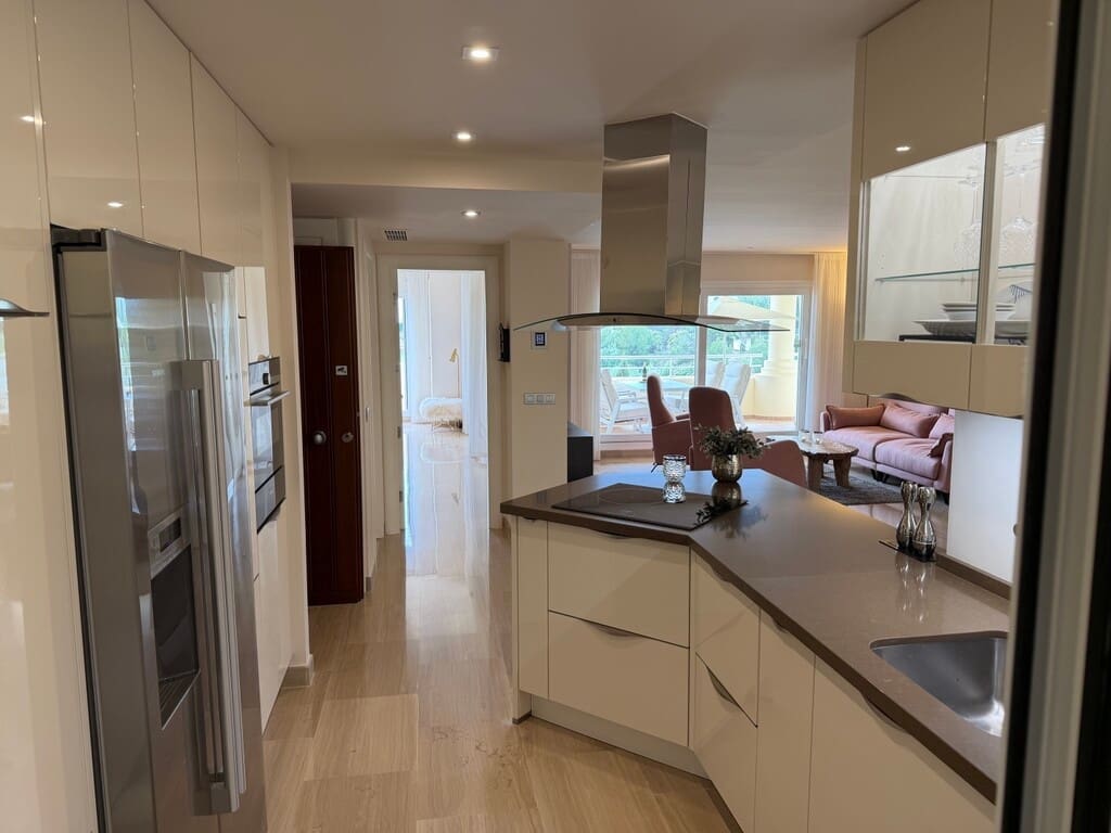 3 soveværelse Lejlighed til salg i Mijas Costa med swimmingpool garage - € 599.000 (Ref: 9769125)