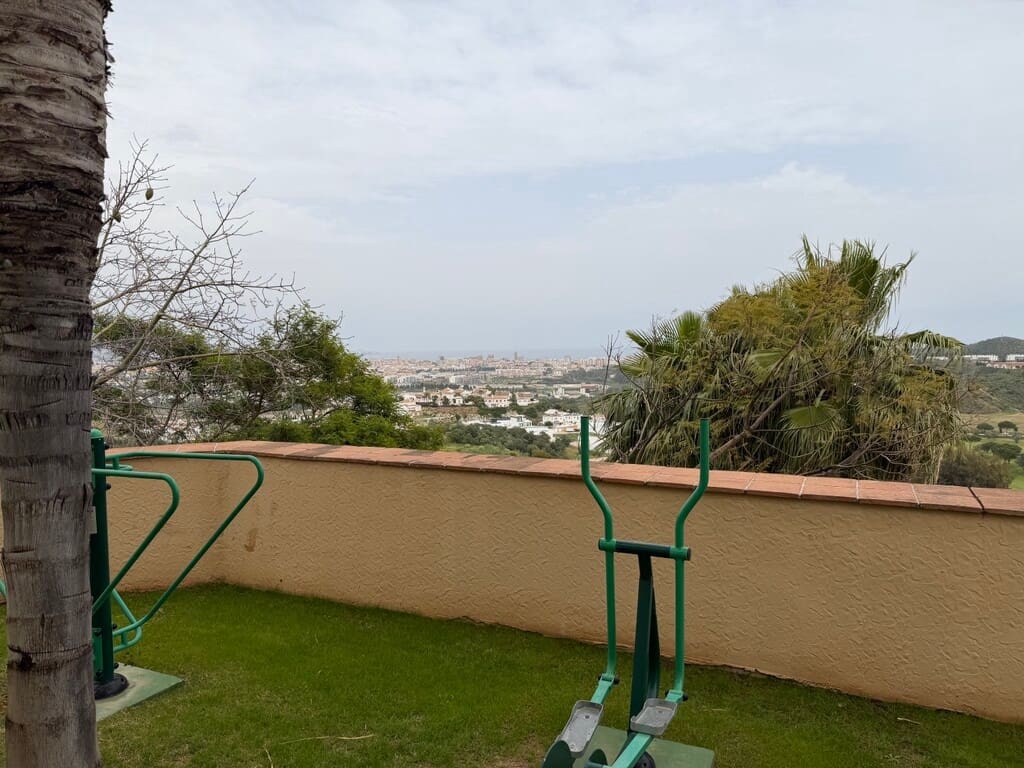 3 soveværelse Lejlighed til salg i Mijas Costa med swimmingpool garage - € 599.000 (Ref: 9769125)