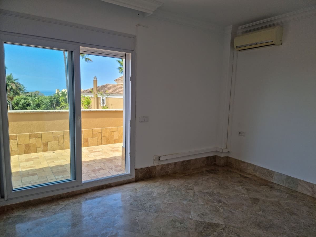 3 soverom Kjedet enebolig til salgs i Marbella med svømmebasseng garasje - € 1 120 000 (Ref: 9769126)