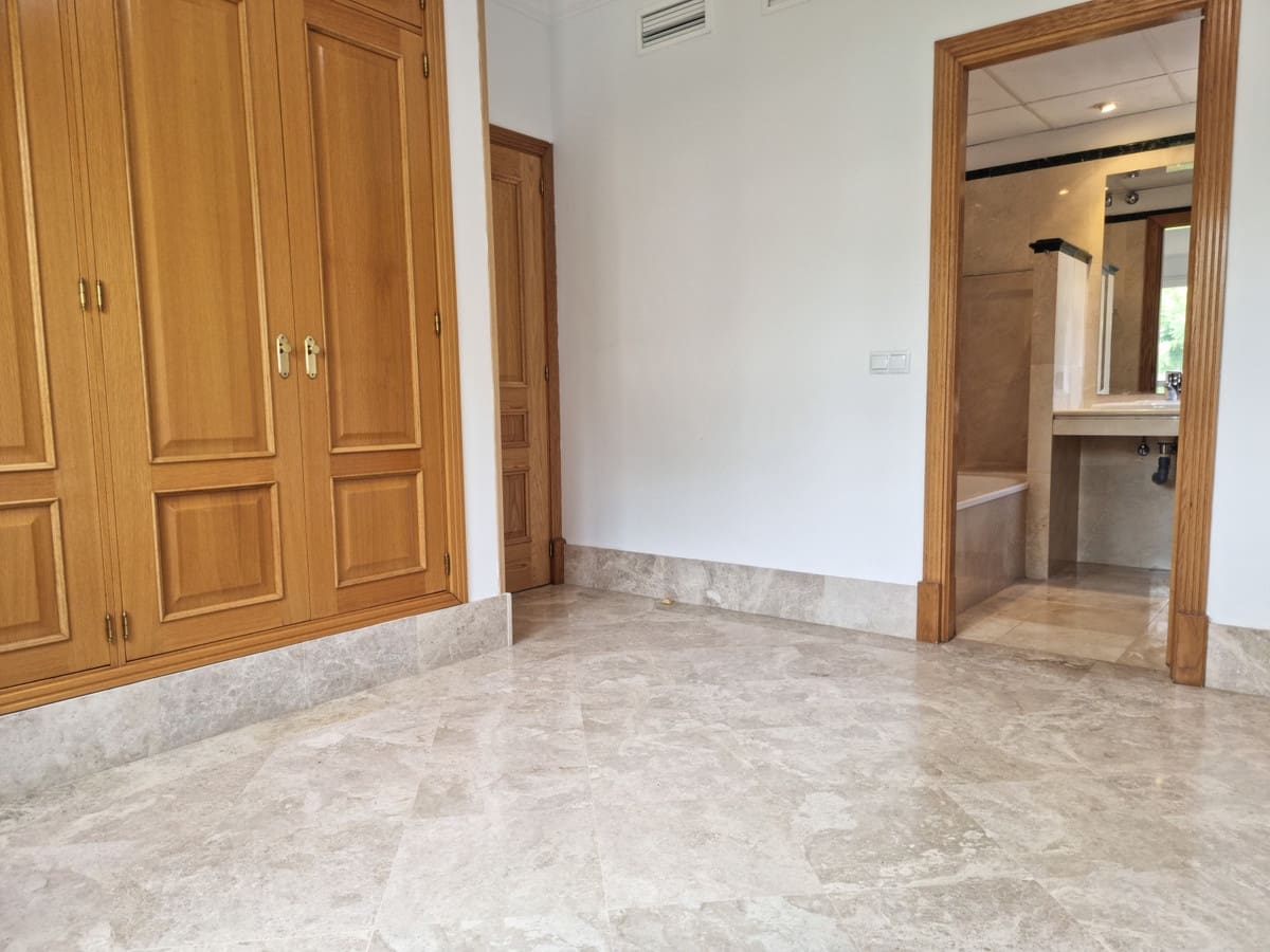 3 soverom Kjedet enebolig til salgs i Marbella med svømmebasseng garasje - € 1 120 000 (Ref: 9769126)