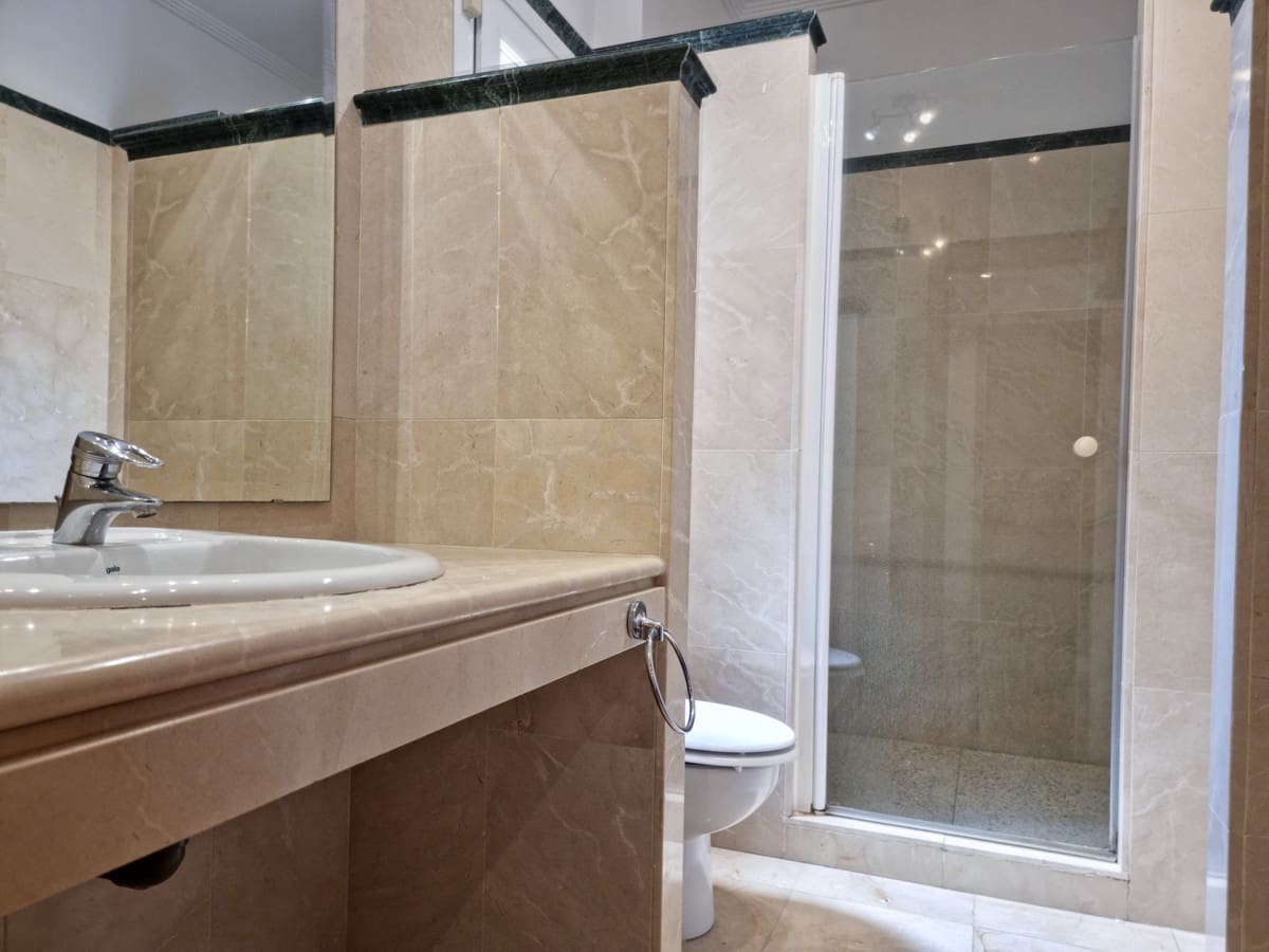 3 soverom Kjedet enebolig til salgs i Marbella med svømmebasseng garasje - € 1 120 000 (Ref: 9769126)