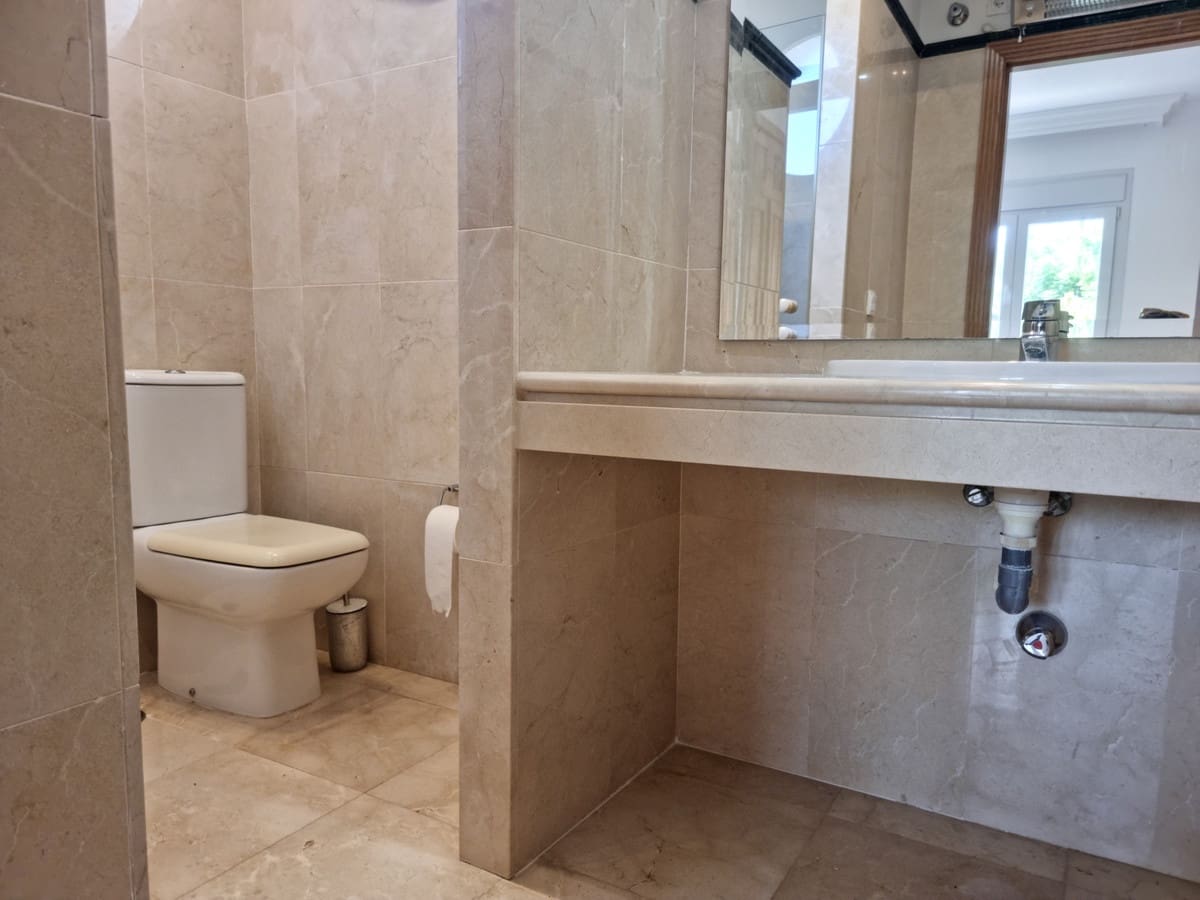 3 soverom Kjedet enebolig til salgs i Marbella med svømmebasseng garasje - € 1 120 000 (Ref: 9769126)