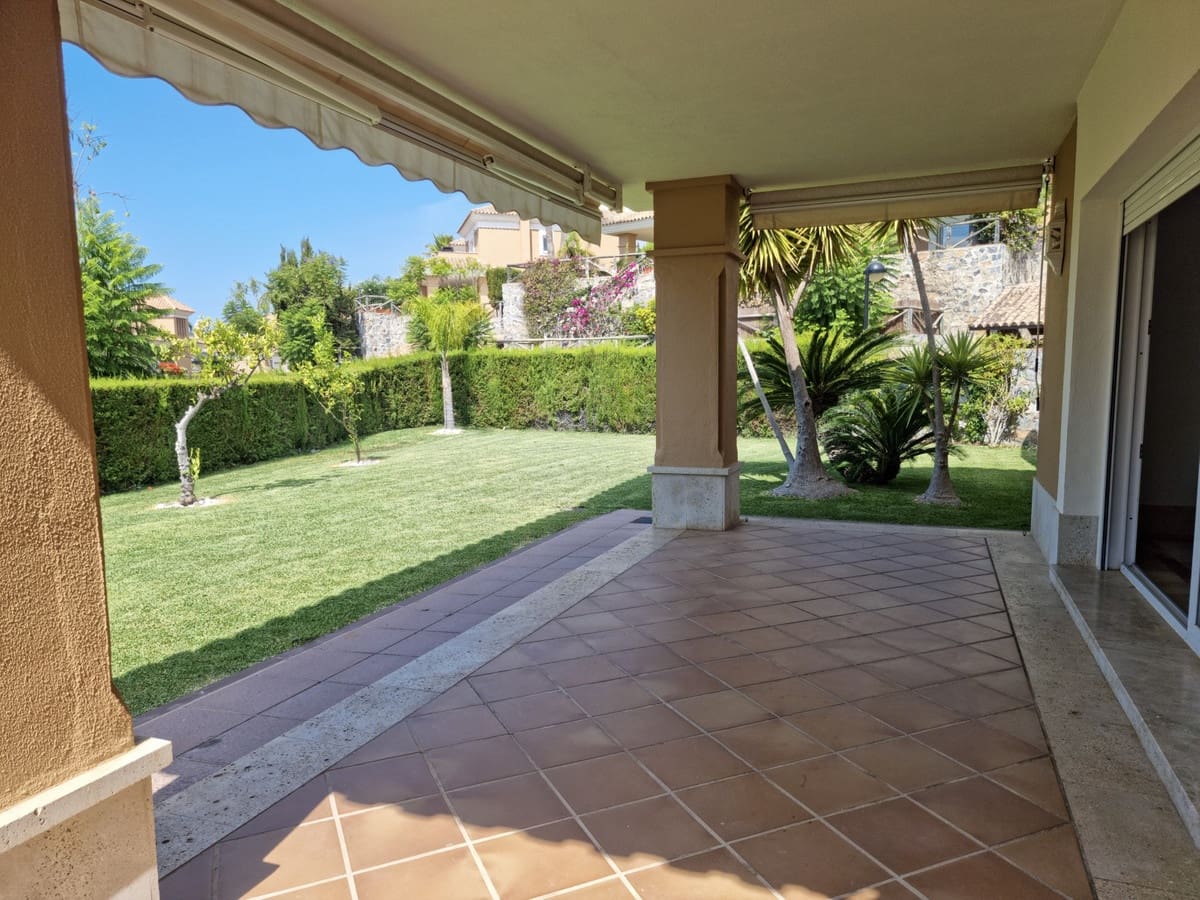 3 soverom Kjedet enebolig til salgs i Marbella med svømmebasseng garasje - € 1 120 000 (Ref: 9769126)