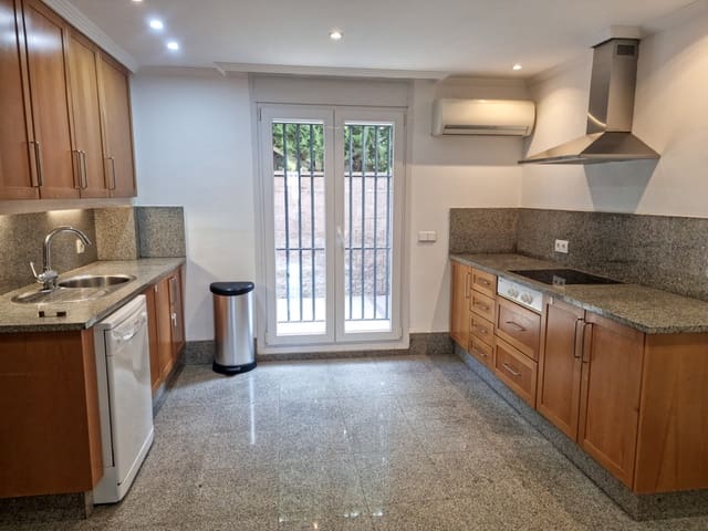 3 soverom Kjedet enebolig til salgs i Santa Clara, Marbella med svømmebasseng garasje - € 1 120 000 (Ref: 9769126)