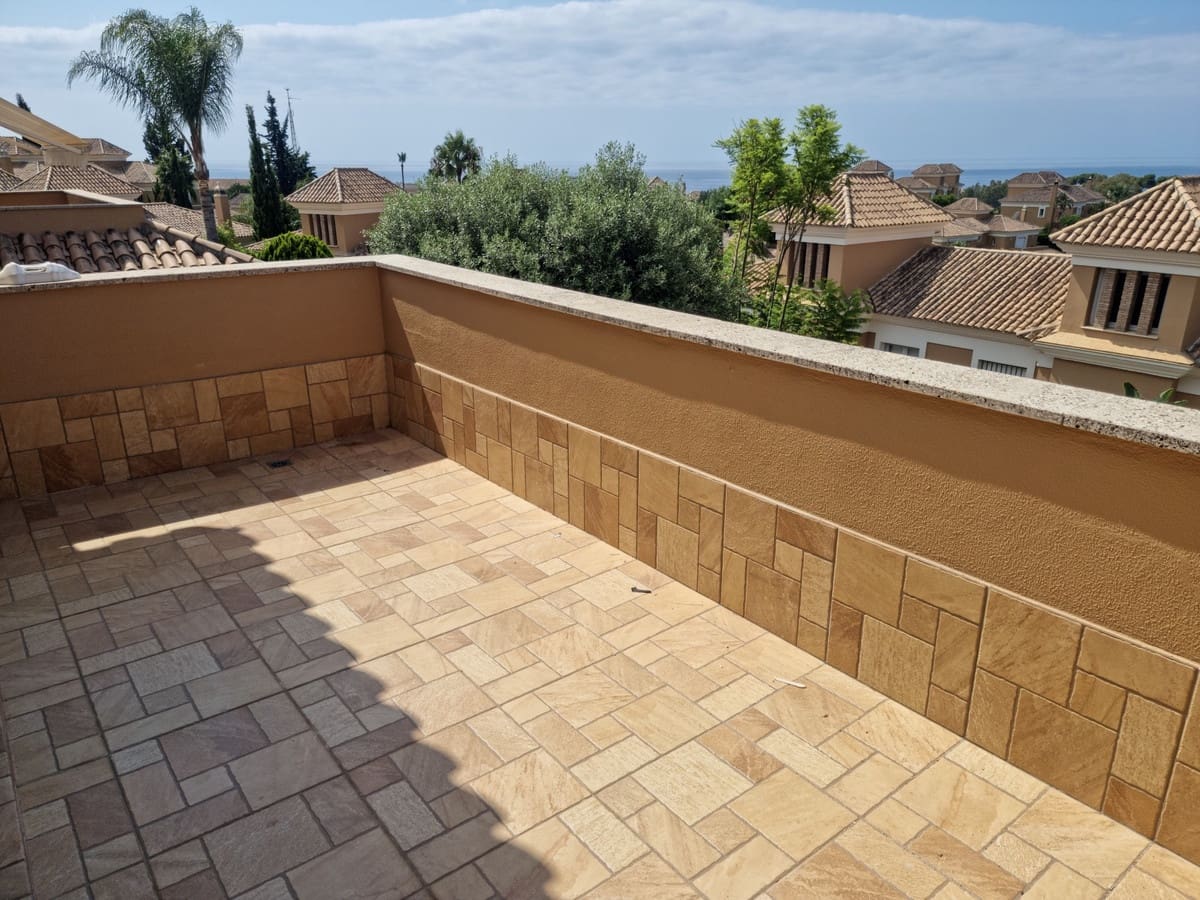 3 soverom Kjedet enebolig til salgs i Marbella med svømmebasseng garasje - € 1 120 000 (Ref: 9769126)