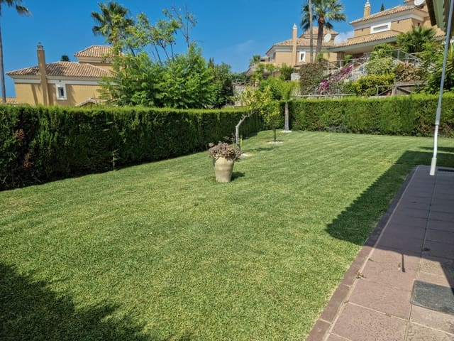 3 soverom Kjedet enebolig til salgs i Santa Clara, Marbella med svømmebasseng garasje - € 1 120 000 (Ref: 9769126)