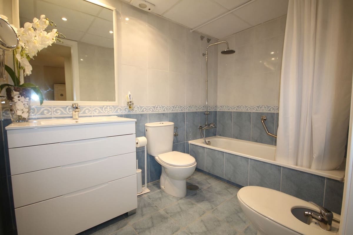 2 bedroom Penthouse for sale in Guadalmina with pool garage - € 467,000 (Ref: 9769127)