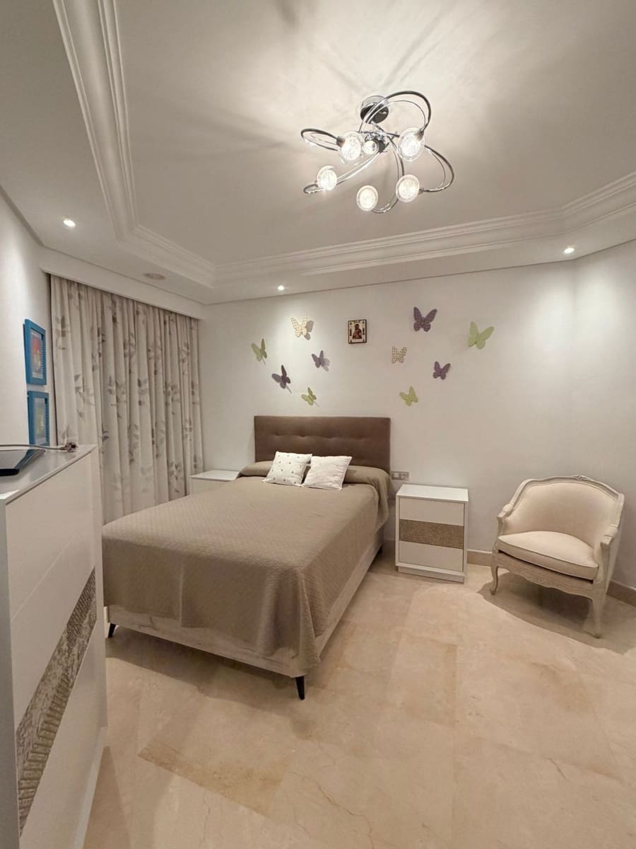 3 chambre Appartement à vendre à New Golden Mile avec piscine garage - 1 200 000 € (Ref: 9769129)