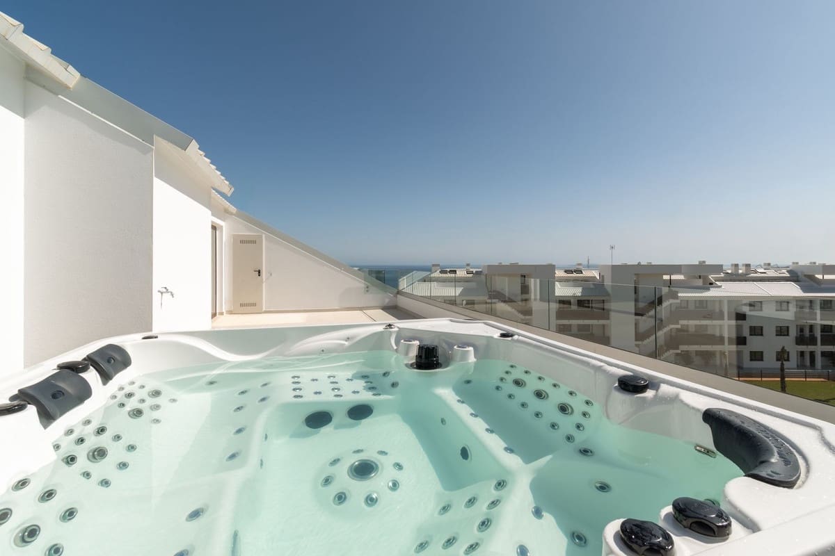 2 sovrum Takvåning till salu i Fuengirola med pool garage - 695 000 € (Ref: 9769130)