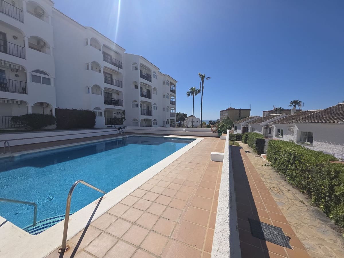 2 Zimmer Apartment zu verkaufen in La Cala de Mijas mit Pool - 275.000 € (Ref: 9776850)