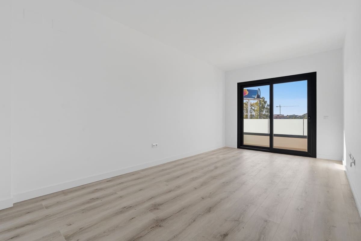 2 bedroom Apartment for sale in Las Lagunas de Mijas with pool garage - € 278,000 (Ref: 9776851)