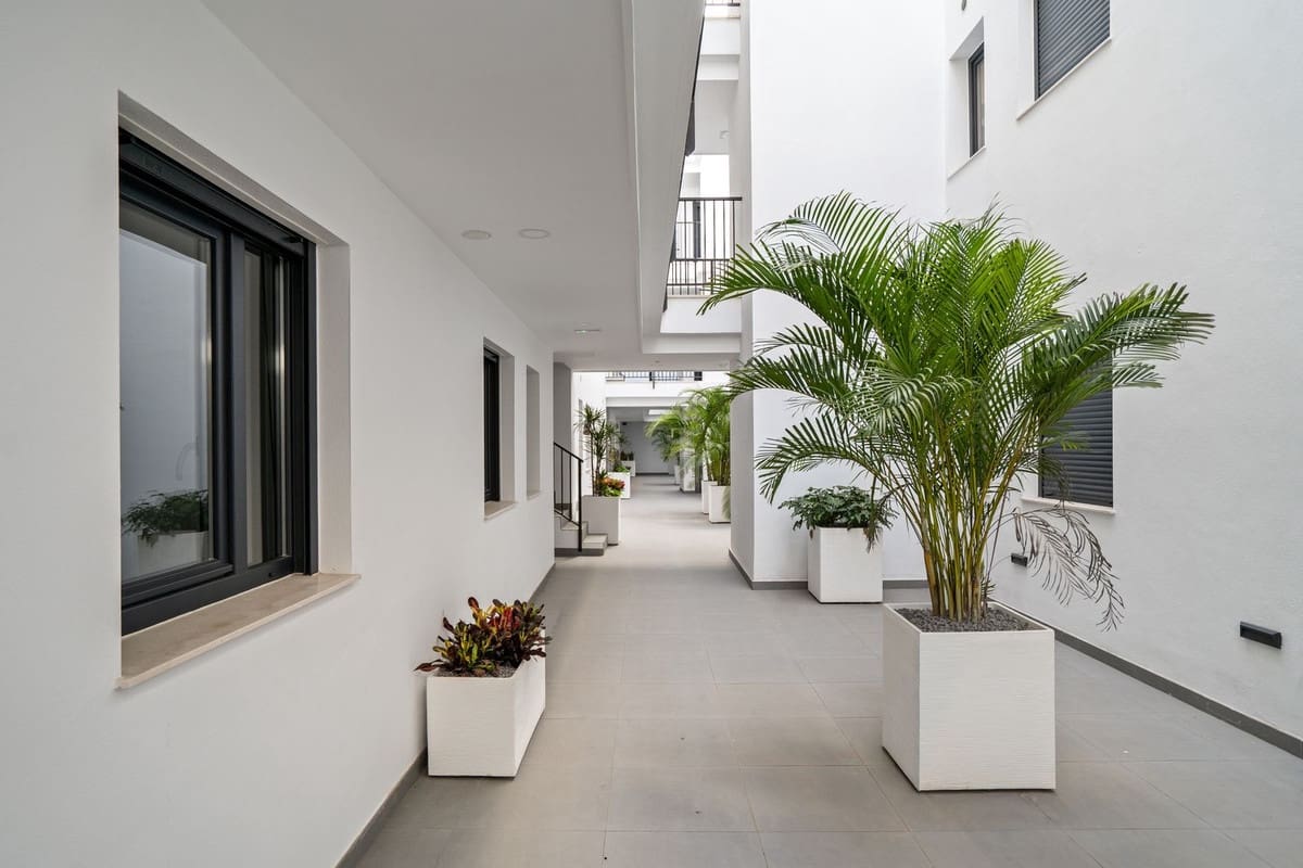 2 bedroom Apartment for sale in Las Lagunas de Mijas with pool garage - € 278,000 (Ref: 9776851)