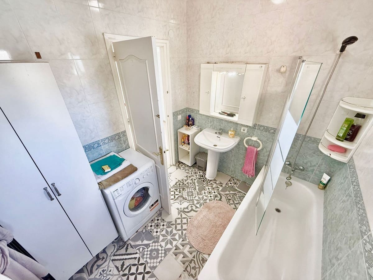 3 slaapkamer Appartement te koop in Fuengirola met garage - € 279.000 (Ref: 9776852)