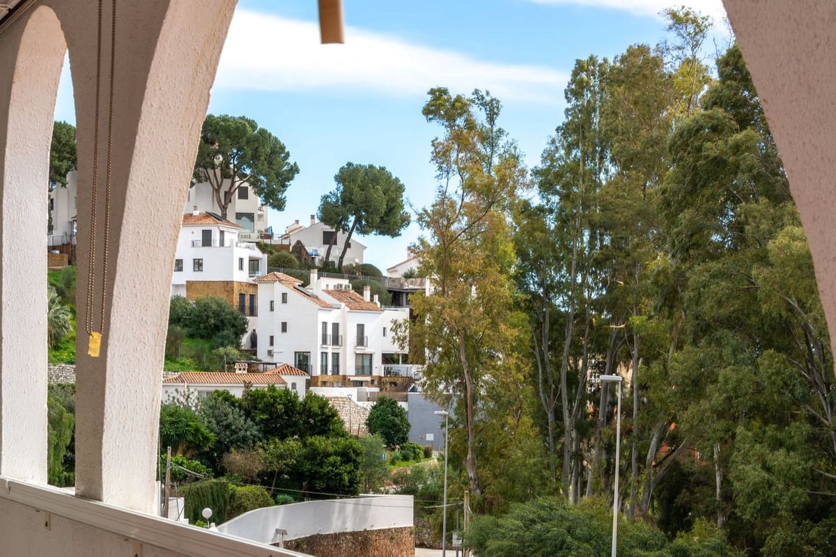 2 soverom Leilighet til salgs i Fuengirola med svømmebasseng garasje - € 290 000 (Ref: 9776973)