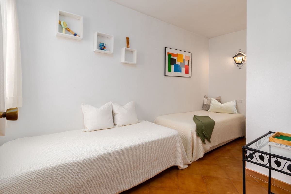 2 soverom Leilighet til salgs i Fuengirola med svømmebasseng garasje - € 290 000 (Ref: 9776973)