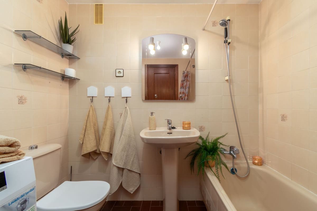 2 soverom Leilighet til salgs i Fuengirola med svømmebasseng garasje - € 290 000 (Ref: 9776973)