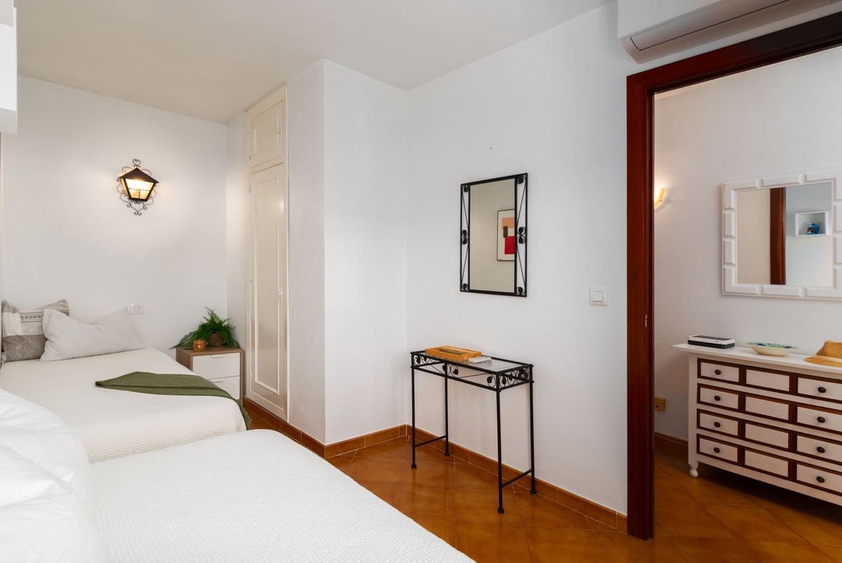 2 soverom Leilighet til salgs i Fuengirola med svømmebasseng garasje - € 290 000 (Ref: 9776973)