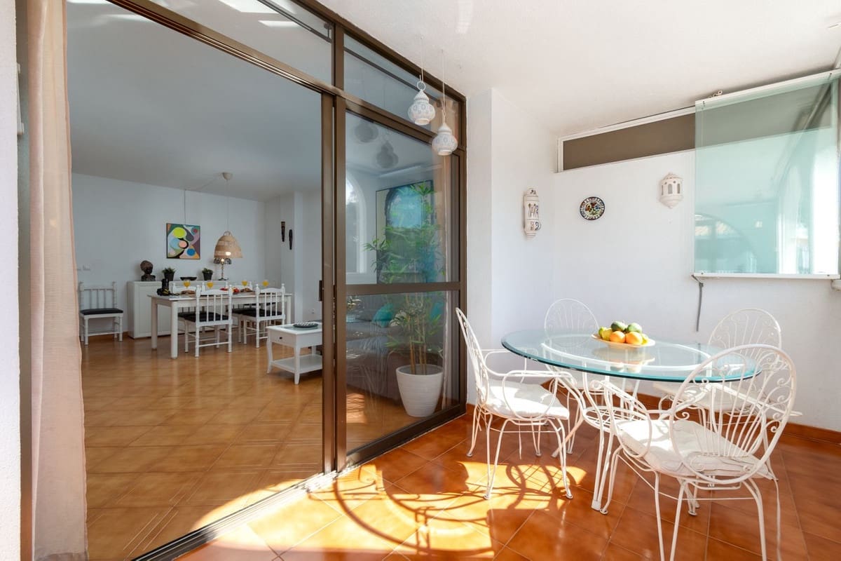 2 soverom Leilighet til salgs i Fuengirola med svømmebasseng garasje - € 290 000 (Ref: 9776973)