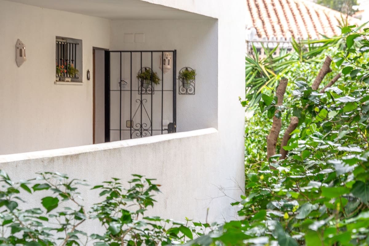 2 soverom Leilighet til salgs i Fuengirola med svømmebasseng garasje - € 290 000 (Ref: 9776973)