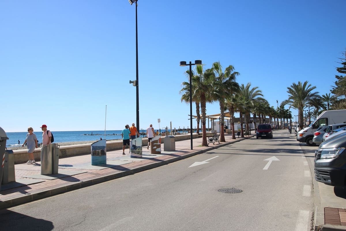 2 soverom Leilighet til salgs i Fuengirola med svømmebasseng garasje - € 290 000 (Ref: 9776973)