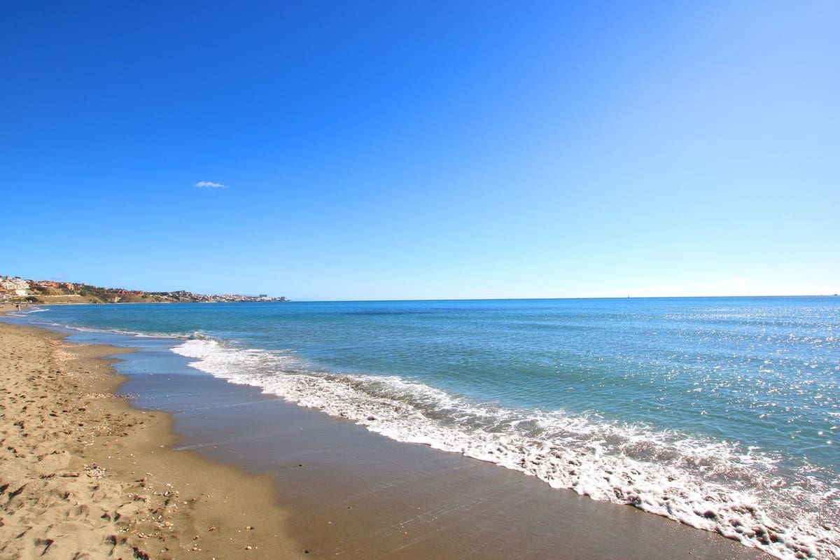 2 soverom Leilighet til salgs i Fuengirola med svømmebasseng garasje - € 290 000 (Ref: 9776973)